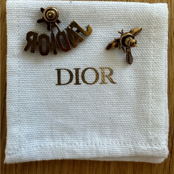 CHRISTIAN DIOR

J'ADIOR Bee Earring - Picture 2 of 3